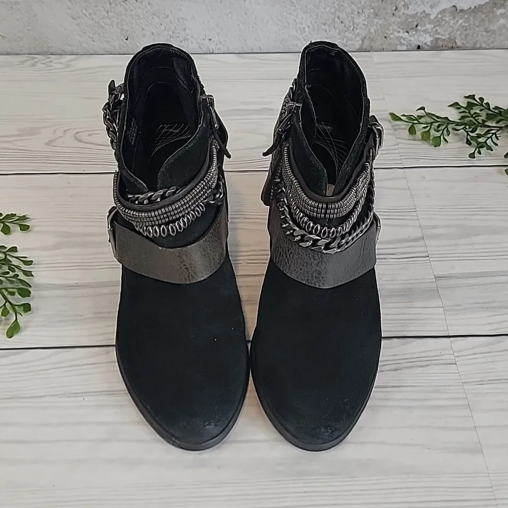 Trouve' Bristol Black Leather Ankle Boots with Chain Detail Womens Size 7M